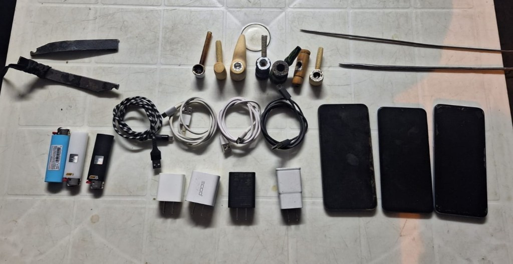 Macas allanamiento en la cárcel permitió el hallazgo de celulares y pipas