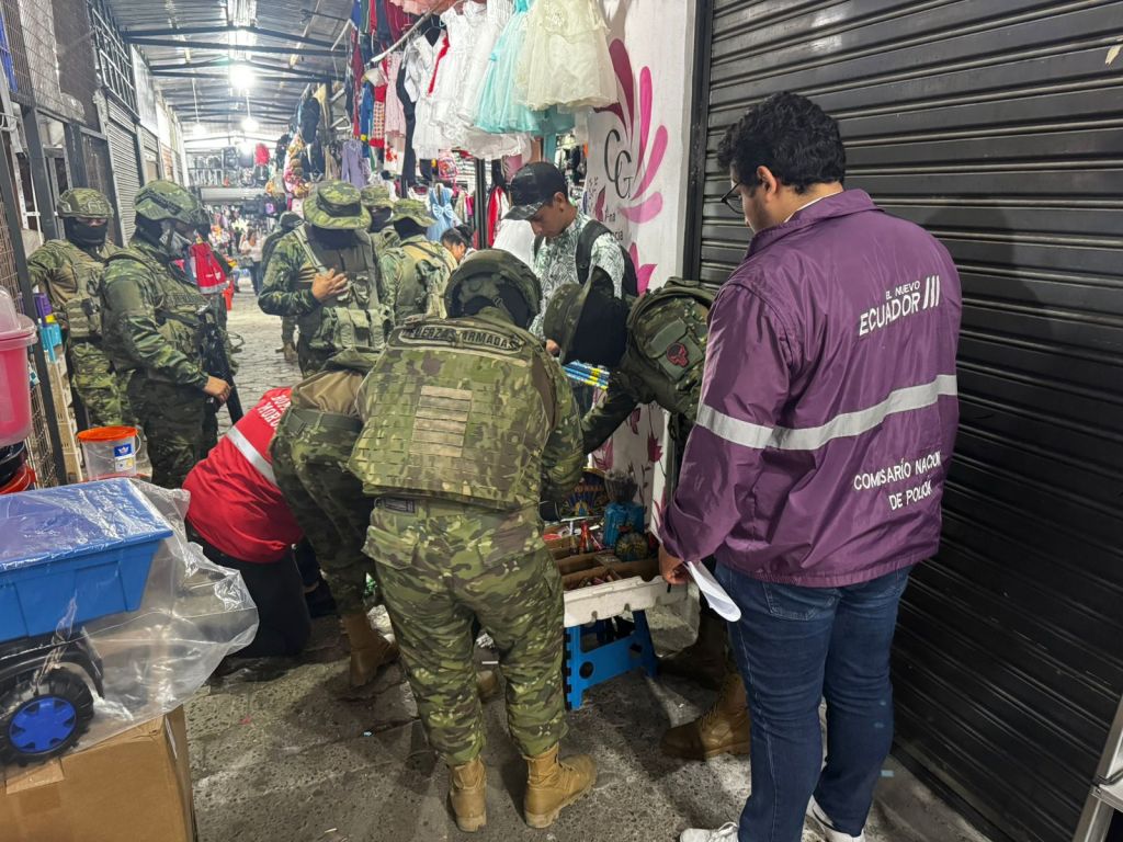 Macas: operativo permitió el decomiso de cientos de unidades de&nbsp;pirotécnia