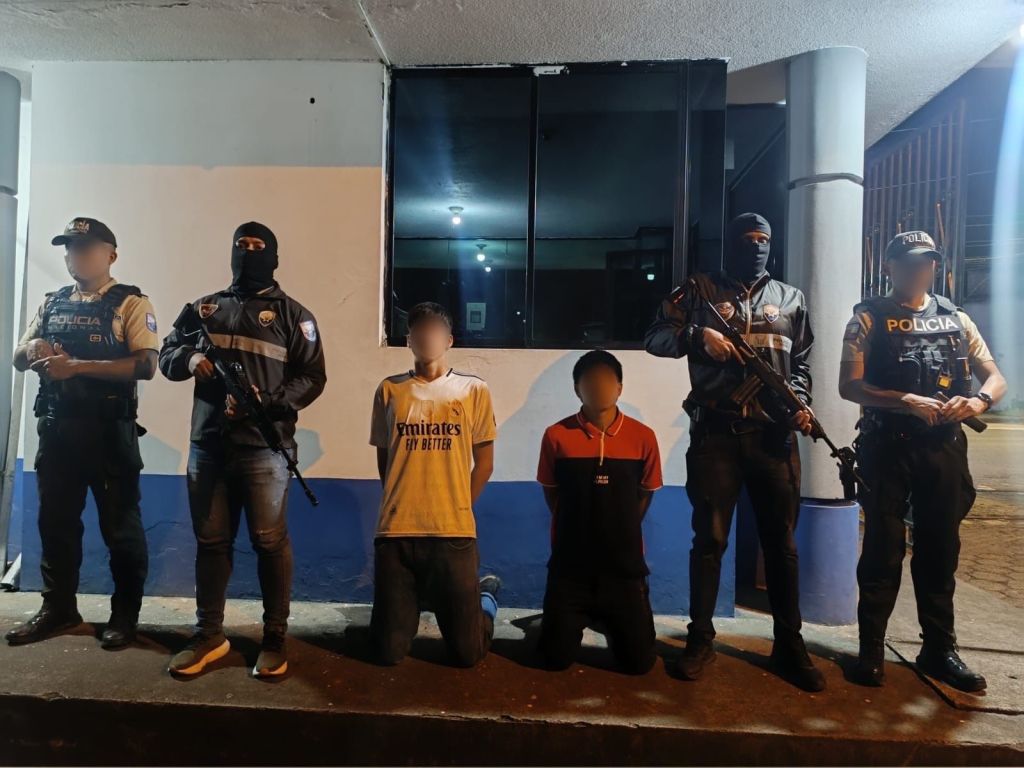 Sevilla Don Bosco dos jóvenes fueron atrapados con varias dosis de drogas