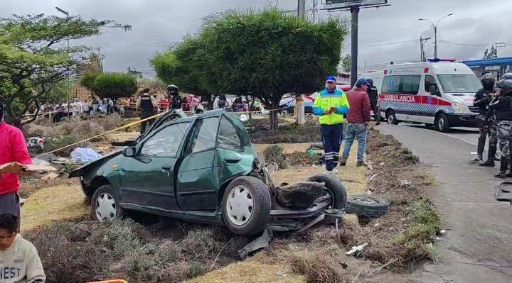 Ambato cuatro muertos tras aparatoso accidente de tránsito