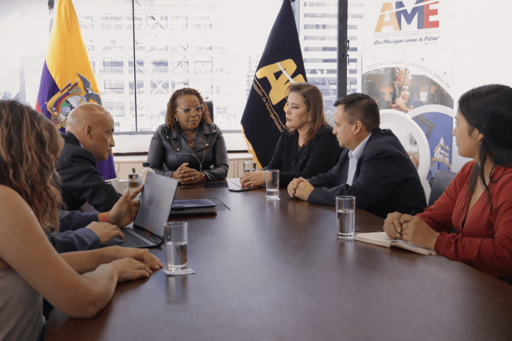 Gestión municipal impulsa proyecto de alcantarillado para la comunidad Santa Rosa