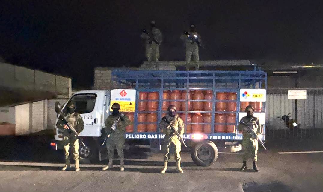 Decomisan 152 cilindros de gas transportados ilegalmente en Riobamba