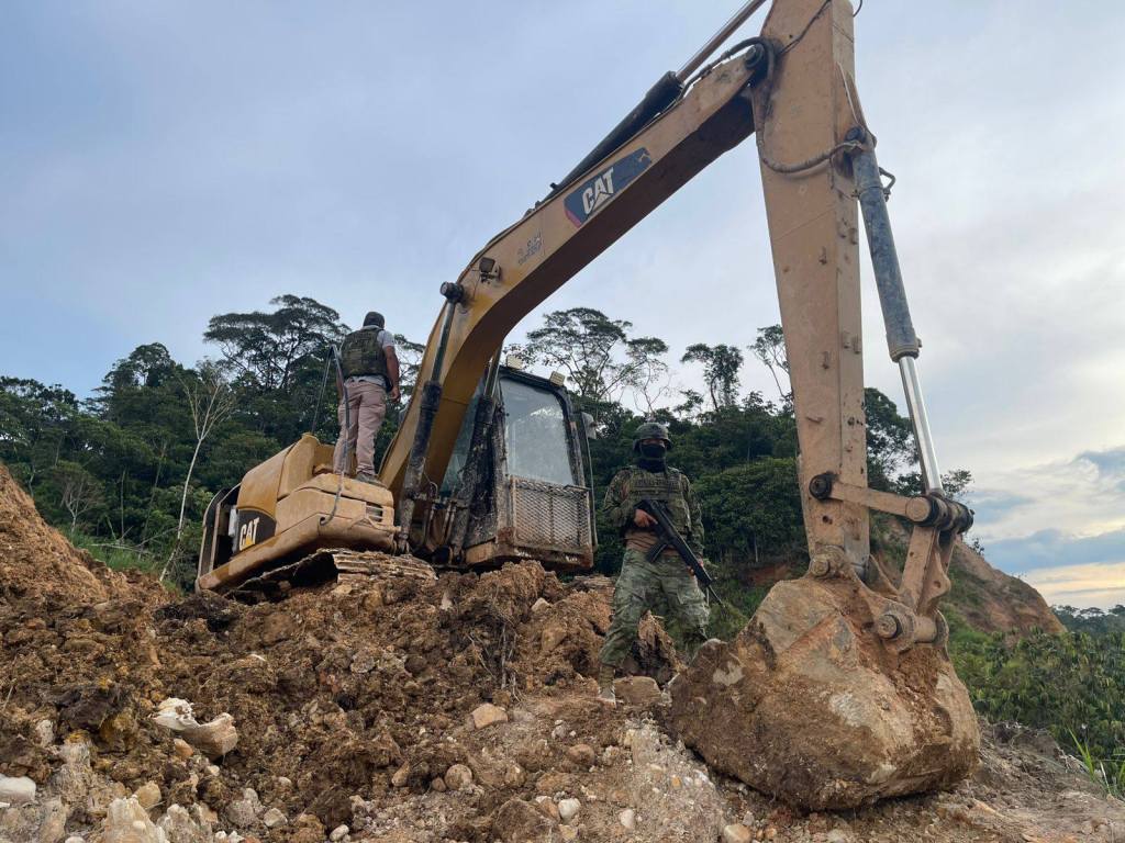 Ejército Ecuatoriano ejecuta operación contra minería ilegal en Patuca