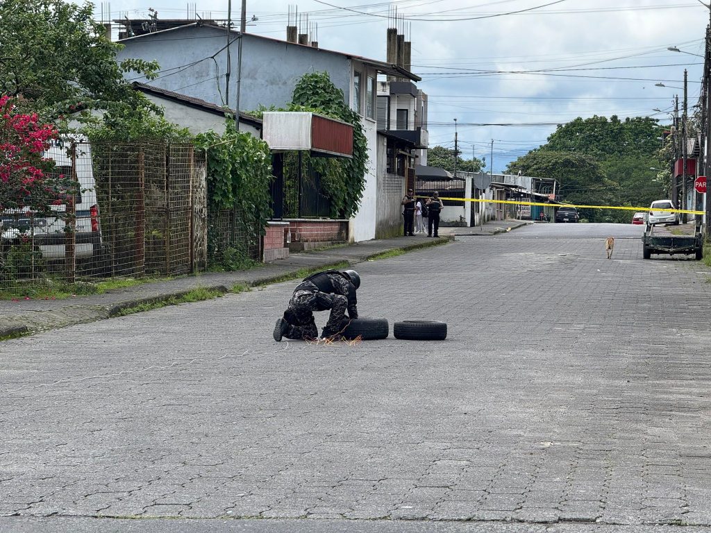 Hallazgo de restos humanos y amenaza con explosivo generan alarma en Puyo