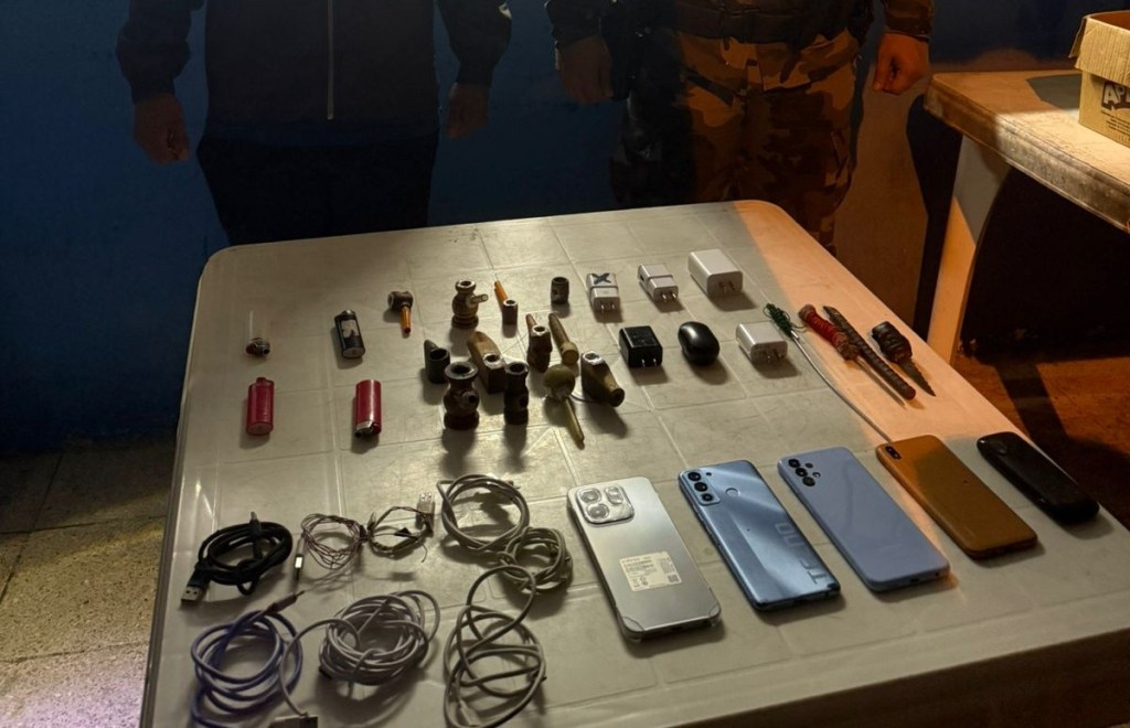 Incautan teléfonos y armas cortopunzantes durante operativo en la cárcel de&nbsp;Macas