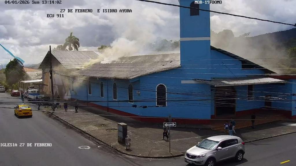 Macas: Incendio en la Iglesia del barrio 27 de&nbsp;Febrero