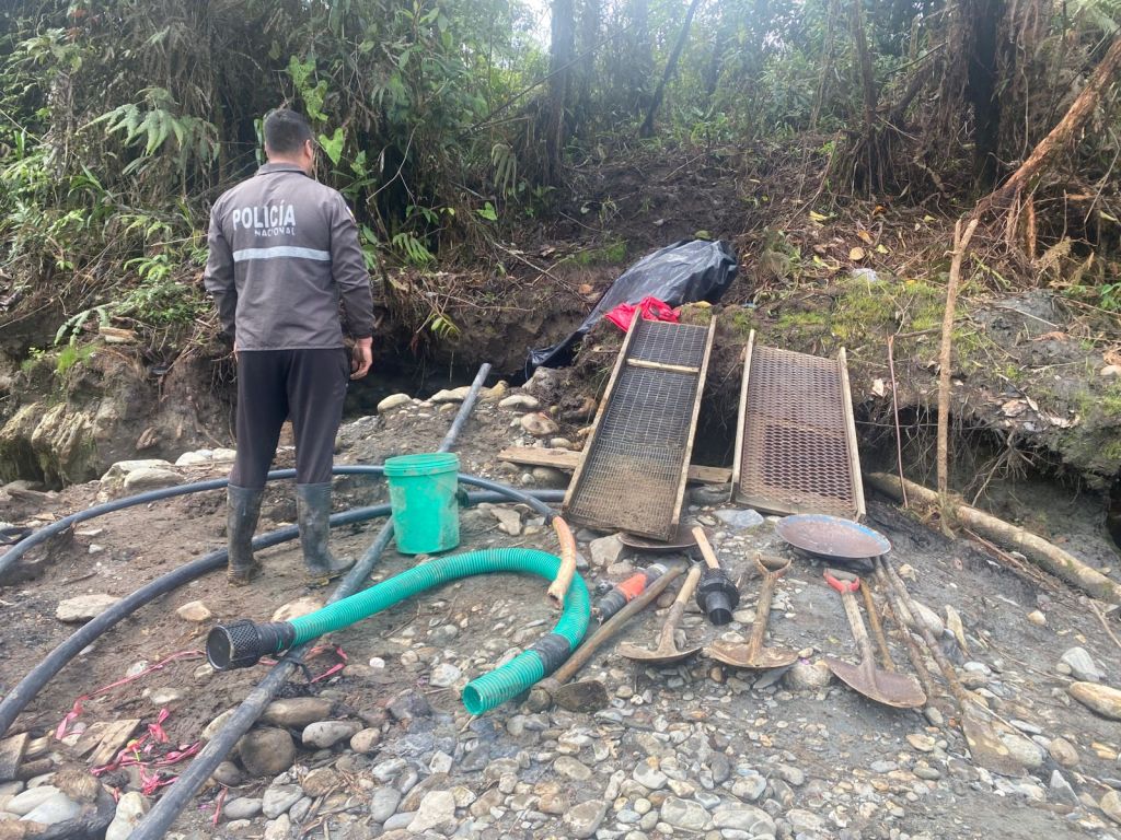 Morona Operativo contra minería ilegal deja equipos decomisados en 9 de Octubre