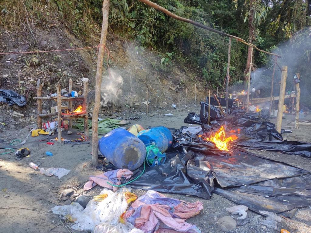 Una emboscada en operativo militar contra la minería ilegal en Limón Indanza deja dos heridos