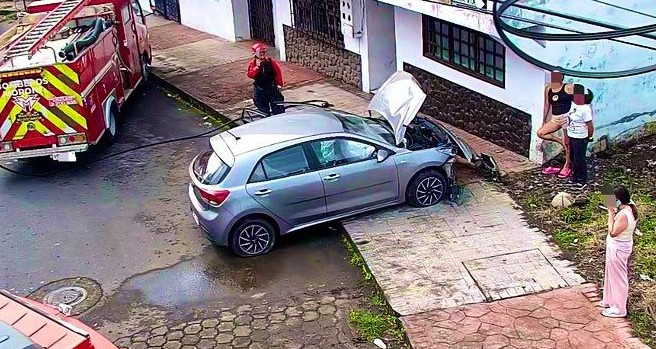 Vehículo impacta contra una vivienda en Macas y deja una persona&nbsp;herida