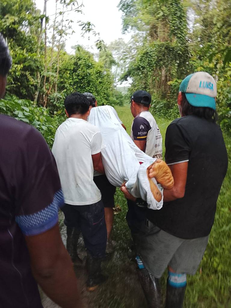 Mujer y su bebe no pueden regresar a su comunidad tras emergencia en Taisha