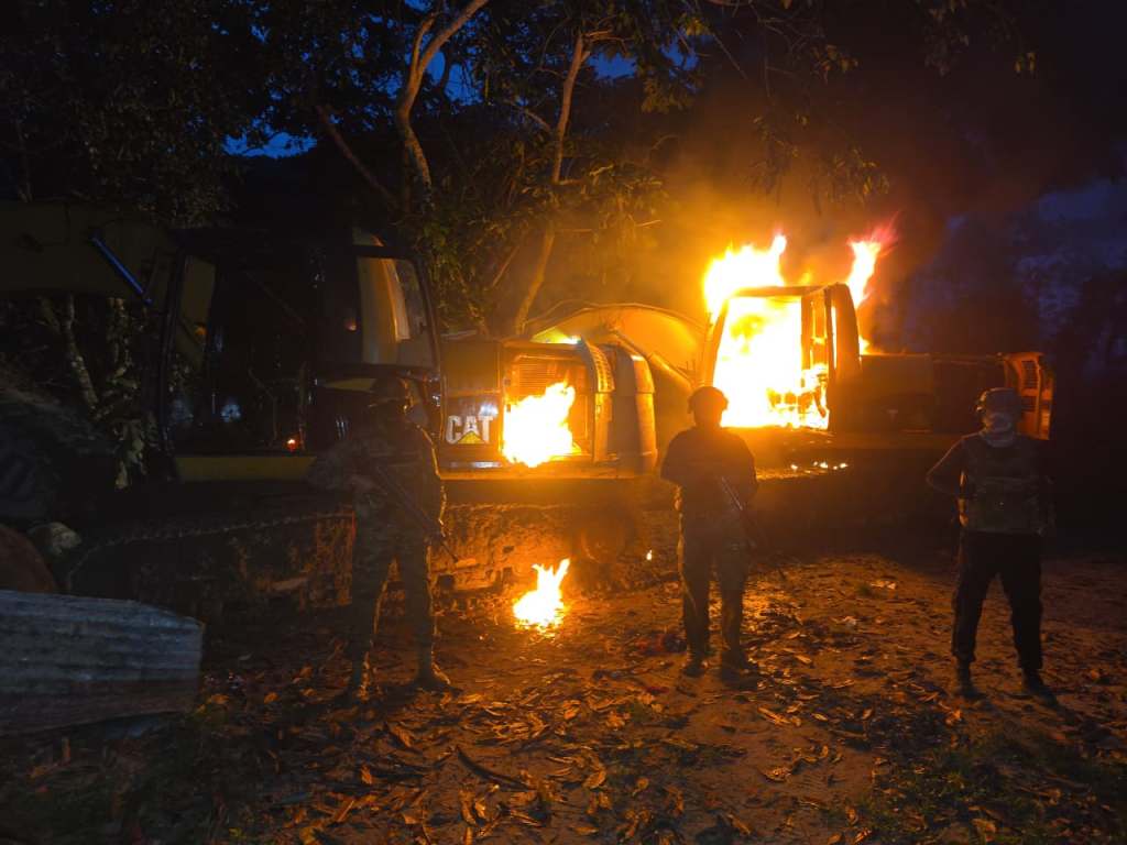 Operativo militar destruyó maquinaria vinculada a minería ilegal en&nbsp;Gualaquiza