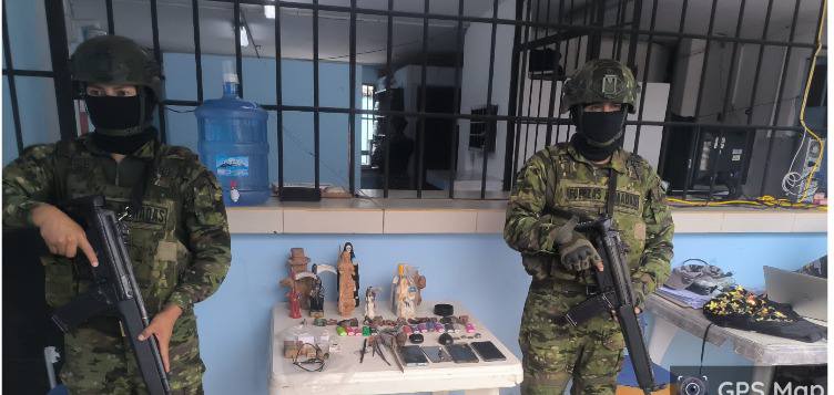 Operativo militar en cárcel de Morona deja decomiso de armas y objetos prohibidos