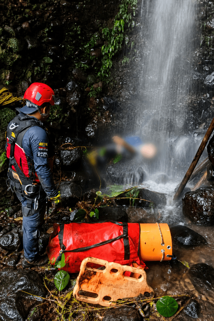 Las labores de extracción del cuerpo de Komori duraron más de tres horas