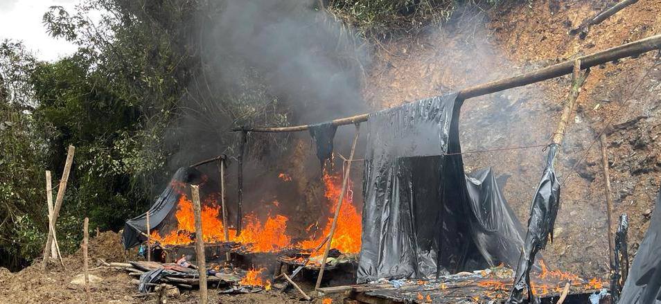 Operativo en Limón Indanza deja campamento clandestino reducido a&nbsp;escombros