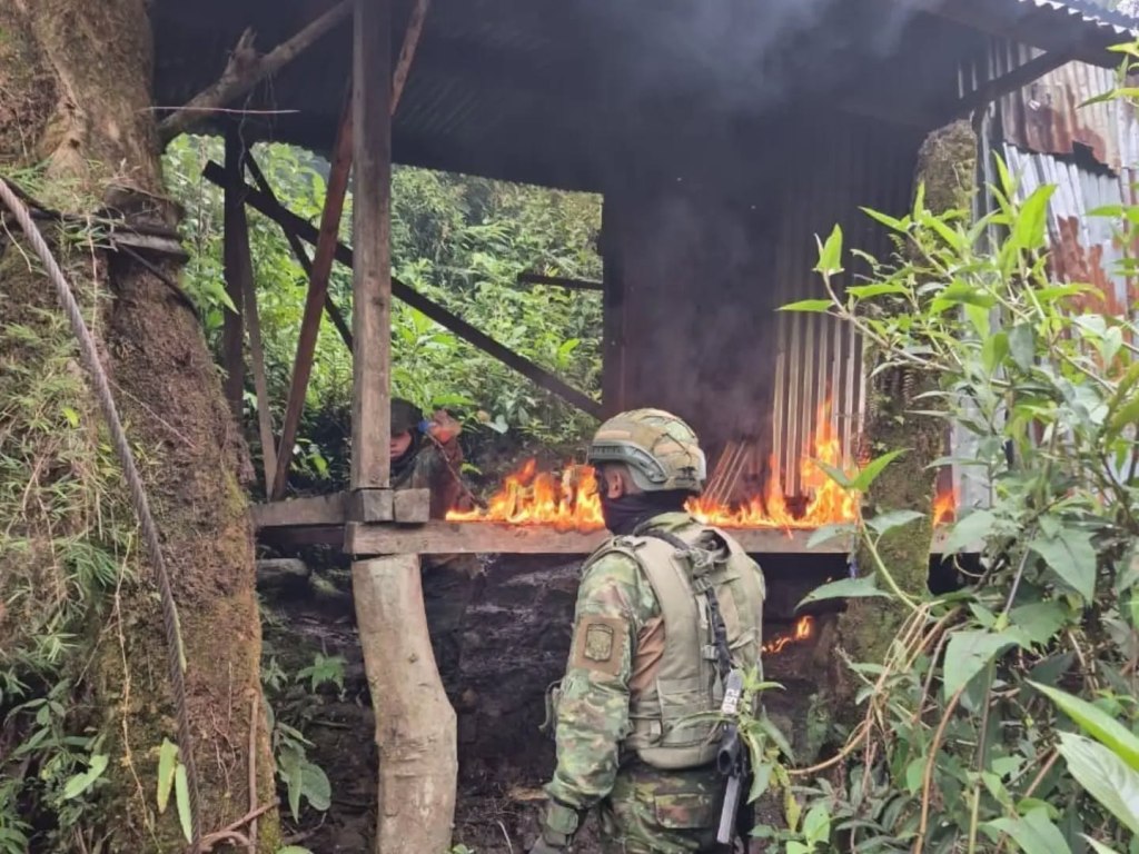 Fuerzas Armadas intervino campamentos y maquinaria por presunta minería ilegal en Limón&nbsp;Indanza