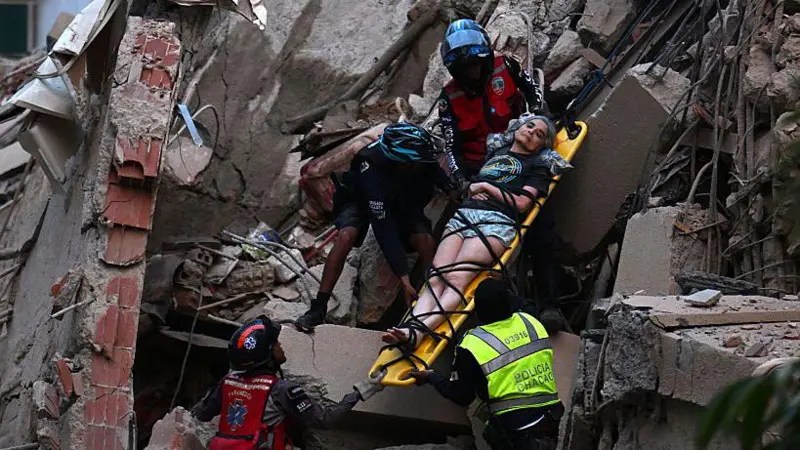Venezuela intensifica las labores de rescate tras devastadores sismos que destruyeron cientos de edificios