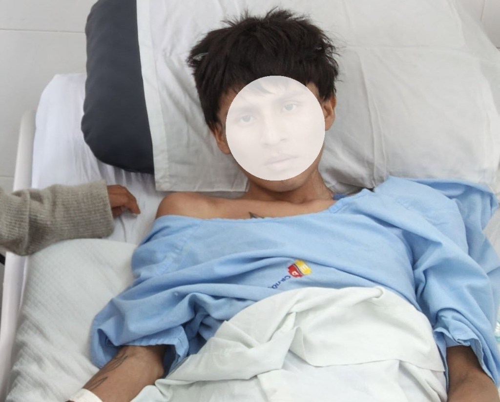 Joven de Tiwintza fallece en Cuenca tras cuatro meses de hospitalización; su familia pide ayuda para el traslado