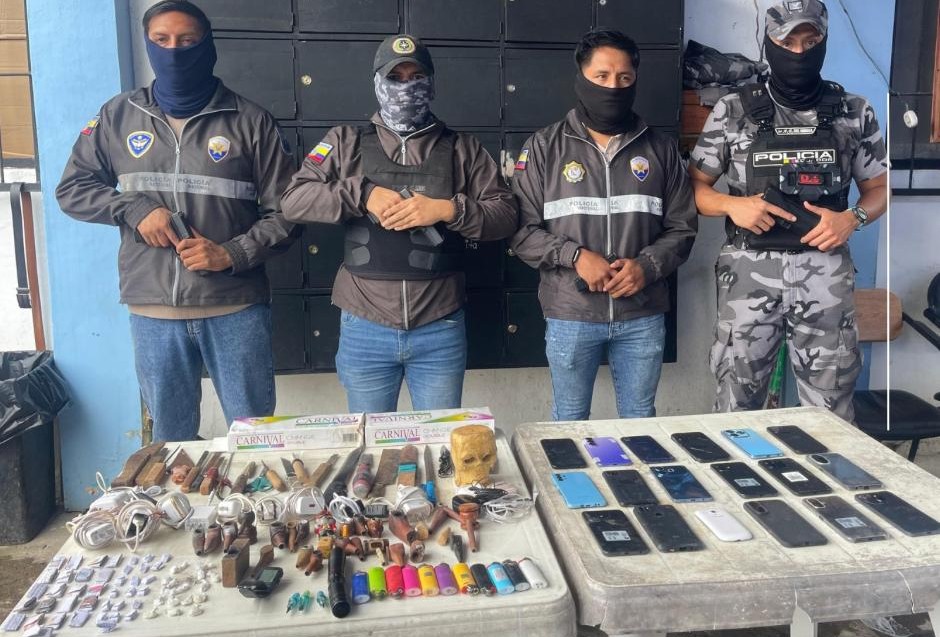 Más de 50 envolturas de droga y 18 celulares fueron decomisados en operativo en la cárcel de&nbsp;Macas